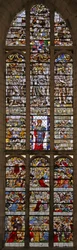 Fenster, das den heiligen Ludwig im Zentrum (1505), die Offenbarung (1611) und andere Figuren (1654) darstellt, 16.-17. Jahrhundert